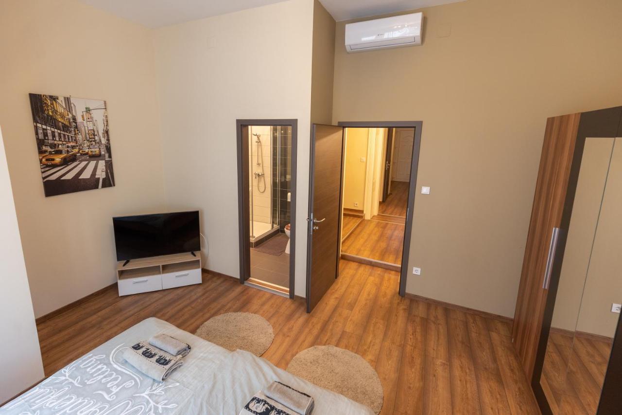 Wiky'S Apartman With 3Bathrooms Budapest Exterior foto