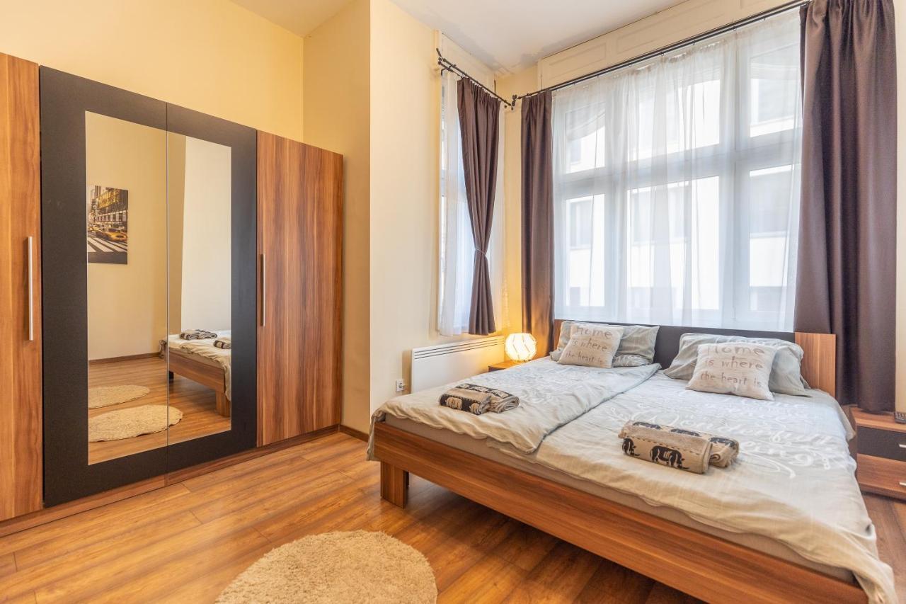 Wiky'S Apartman With 3Bathrooms Budapest Exterior foto