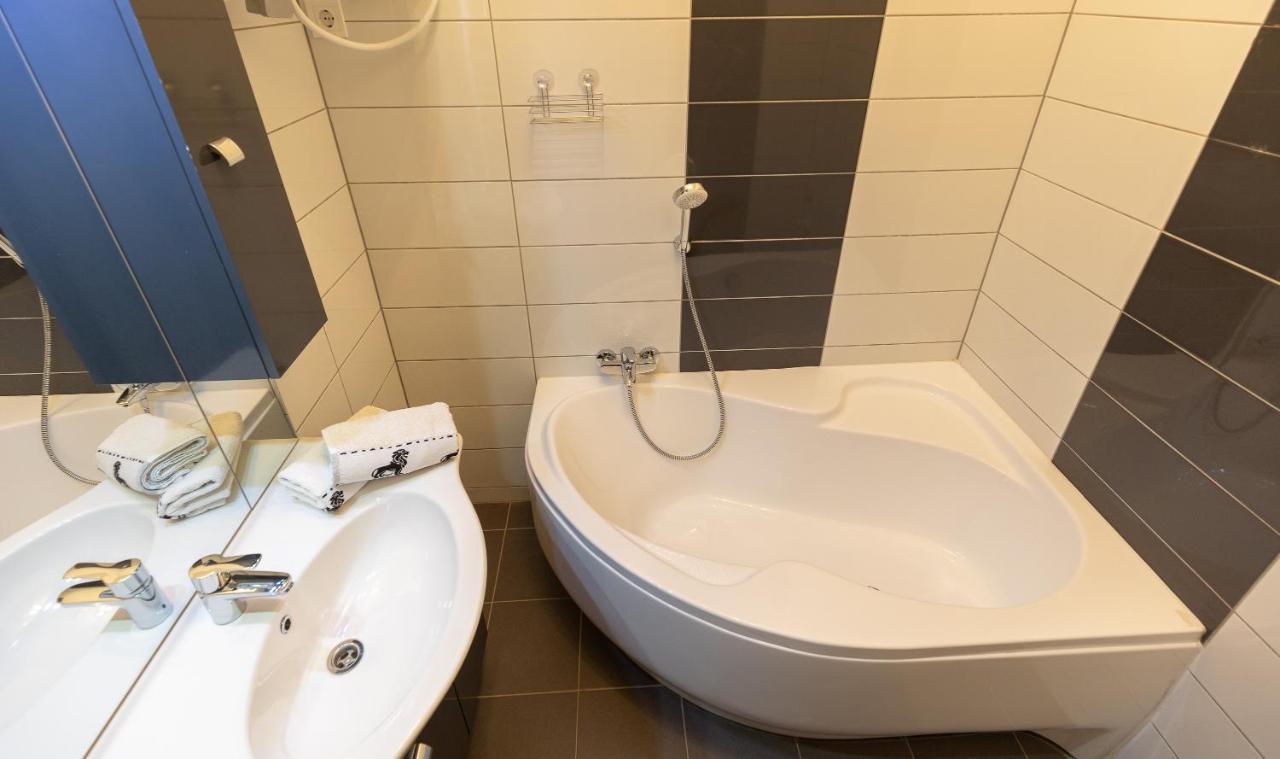Wiky'S Apartman With 3Bathrooms Budapest Exterior foto