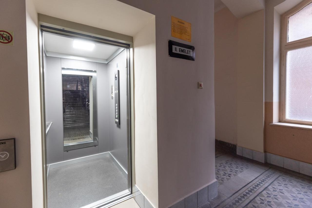 Wiky'S Apartman With 3Bathrooms Budapest Exterior foto